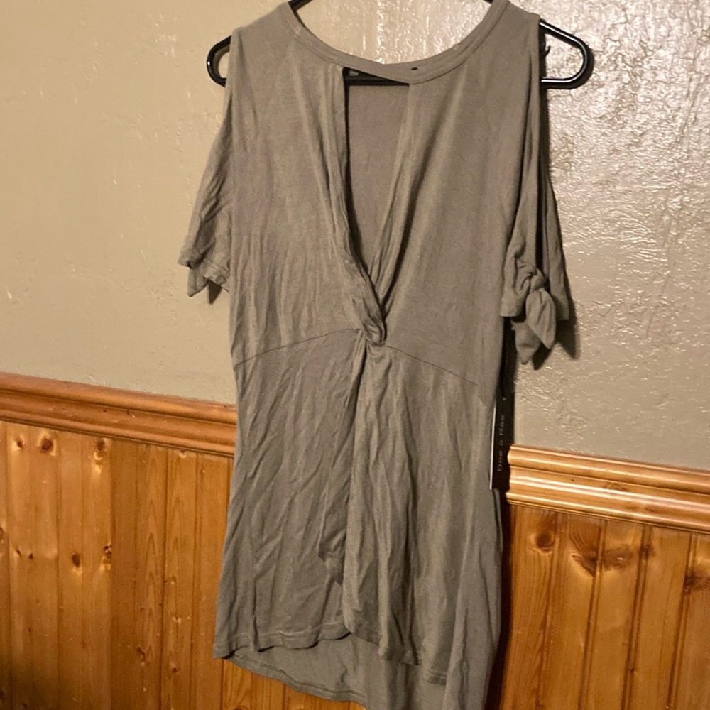 NWT Doe & Rae Green Short Sleeve Cut Out Blouse